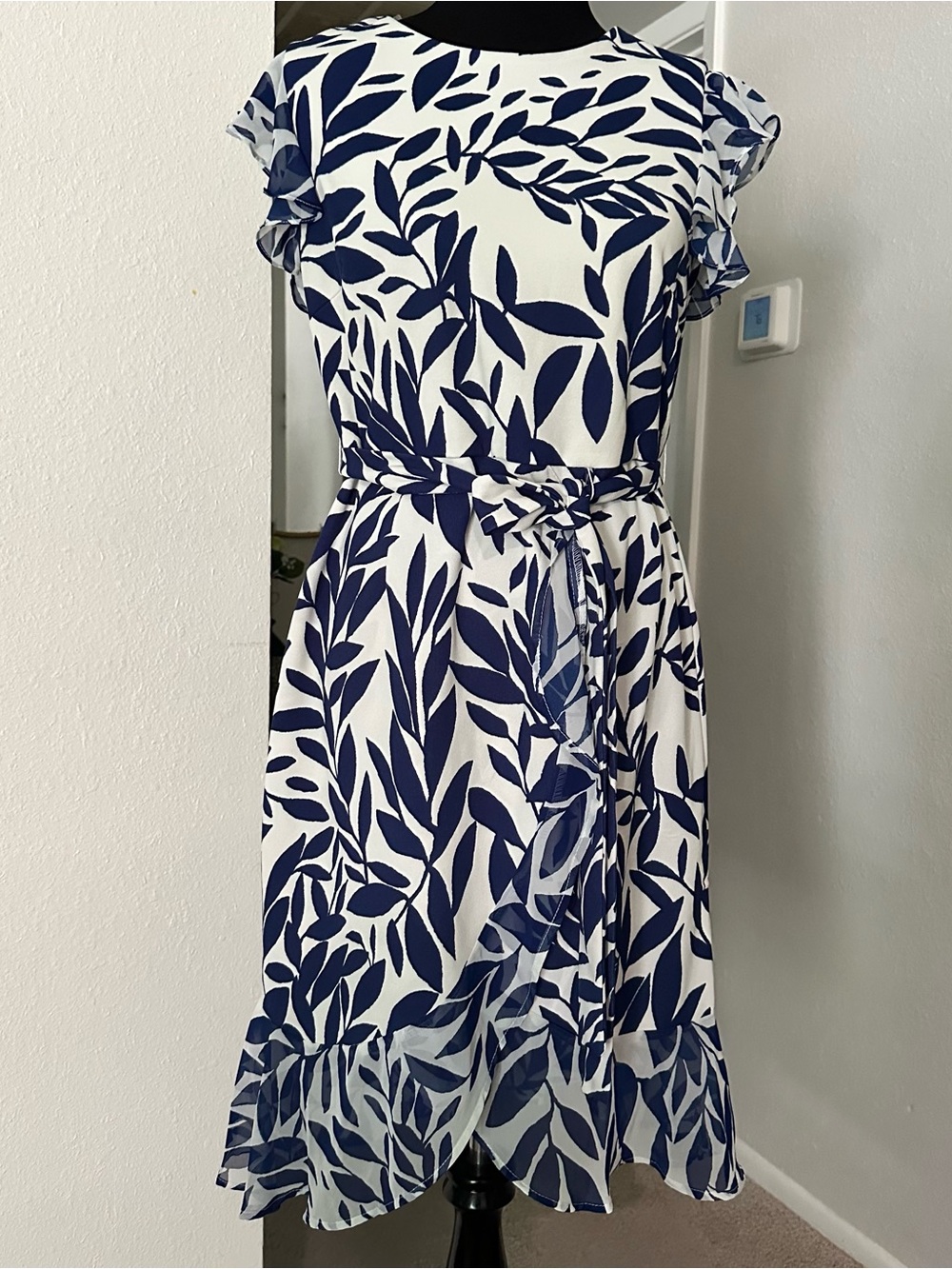 SHELBY & PALMER Navy Blue White Leaf Print Ruffle Sleeve Dress Size 10
